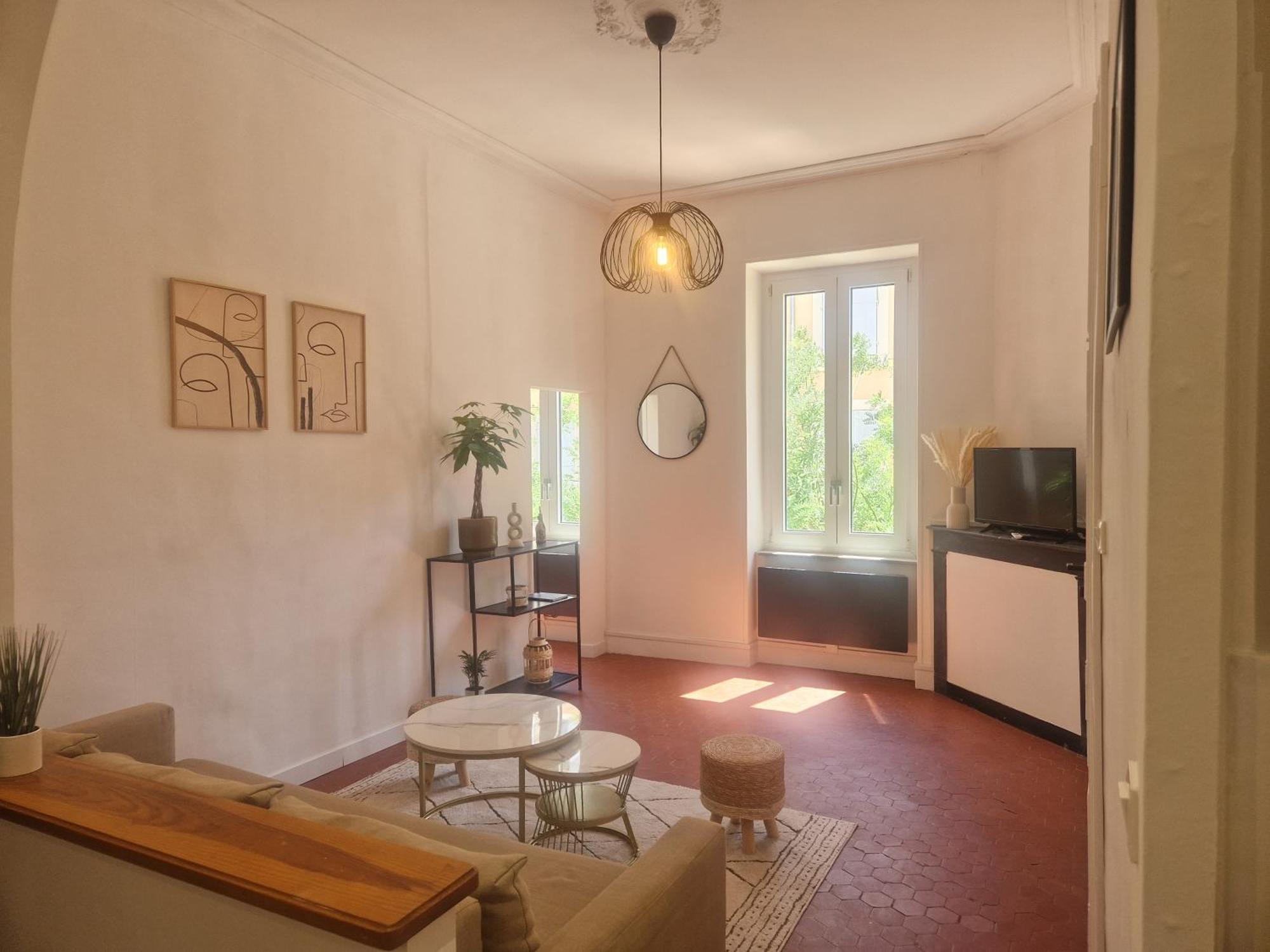 A 100m Des Barques Apartment